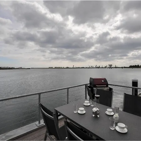 Hausboot *