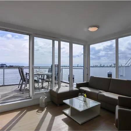 Hausboot Holiday home *